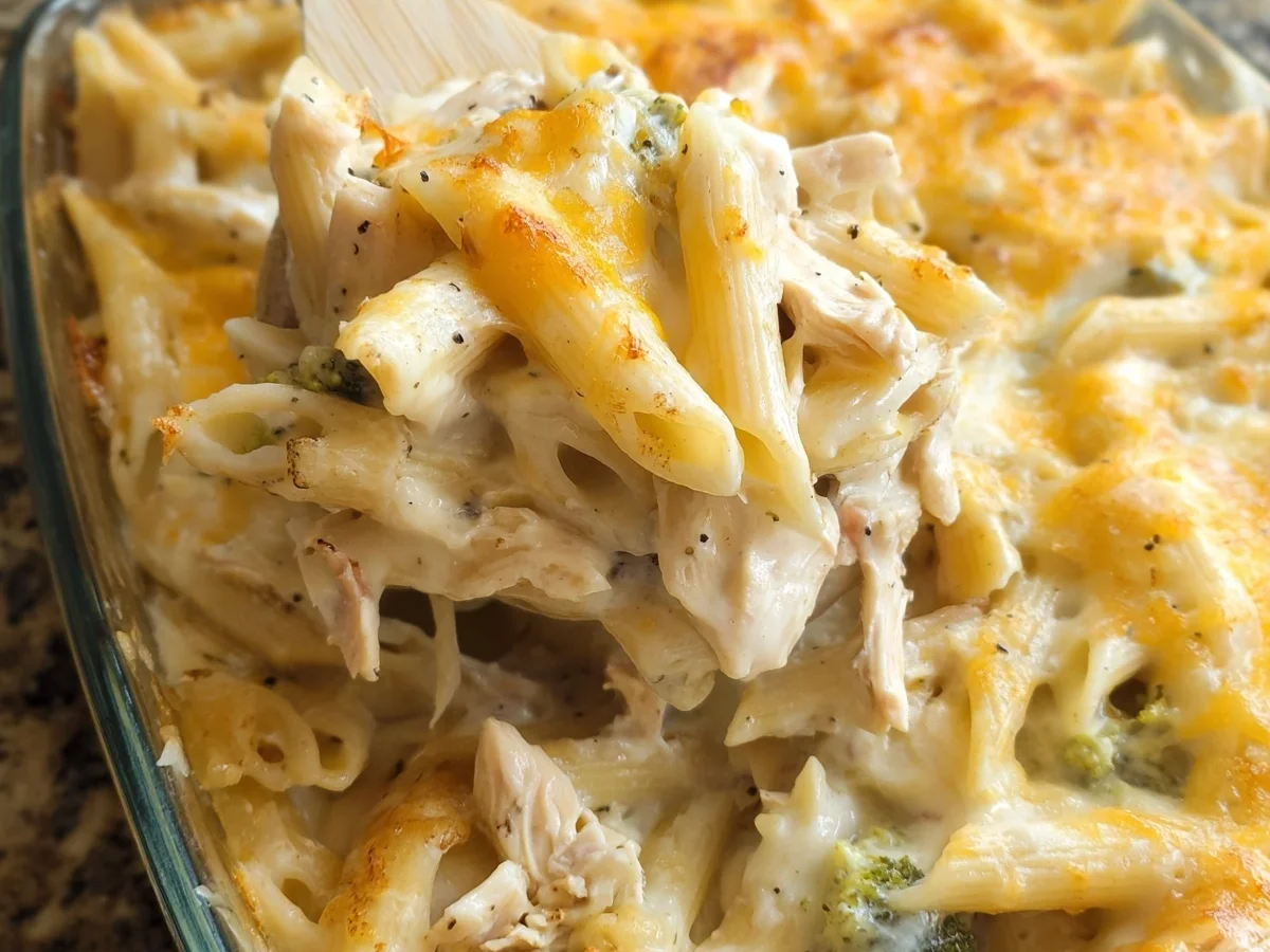Easy Chicken Penne Casserole: Quick Family Dinner - Image 1