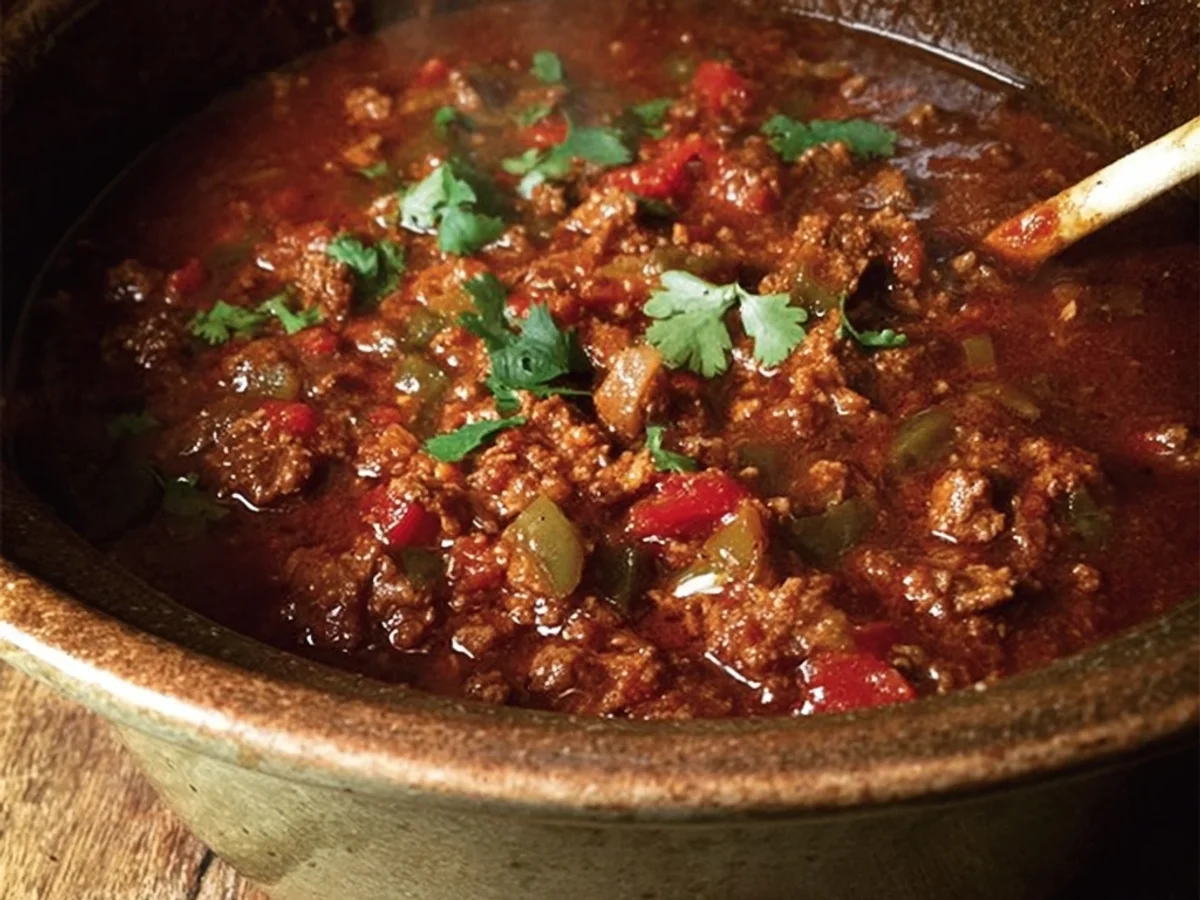 Hearty Deer Chili Recipe: Slow Cooker Comfort - Image 2