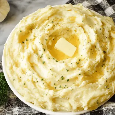 Creamy Garlic Mashed Potatoes - The Ultimate Comfort Side