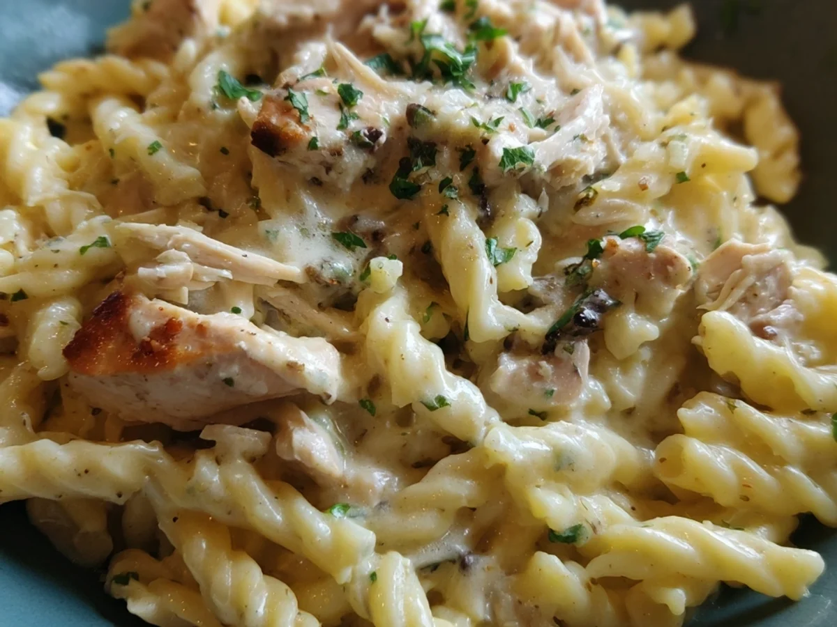 Creamy Rotisserie Chicken Pasta: Quick Italian Comfort - Featured Image