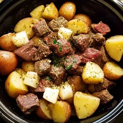 Crockpot Garlic Butter Beef Bites with Potatoes