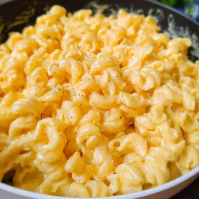 Easy Creamy Stovetop Mac and Cheese