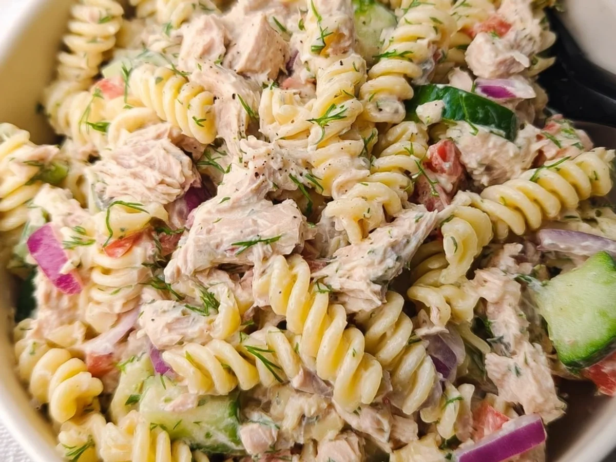 Easy Creamy Tuna Pasta Salad - Featured Image