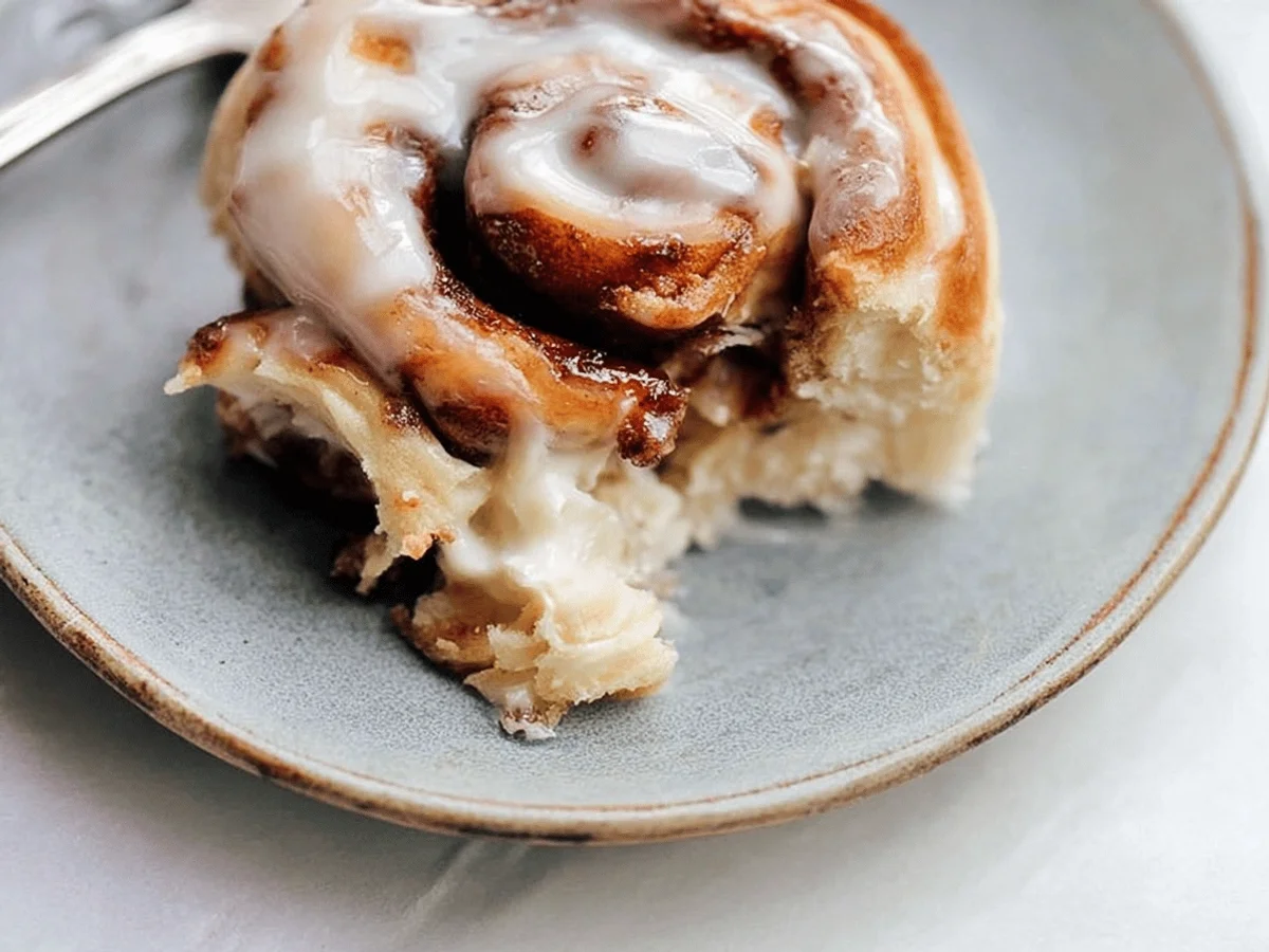 Easy Overnight Cinnamon Rolls Recipe - Featured Image