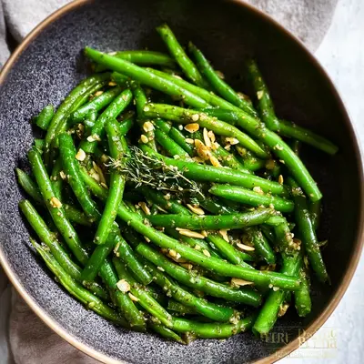 Easy Sautéed Green Beans with Garlic & Toasted Almonds