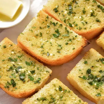 Irresistible Homemade Garlic Bread Recipe
